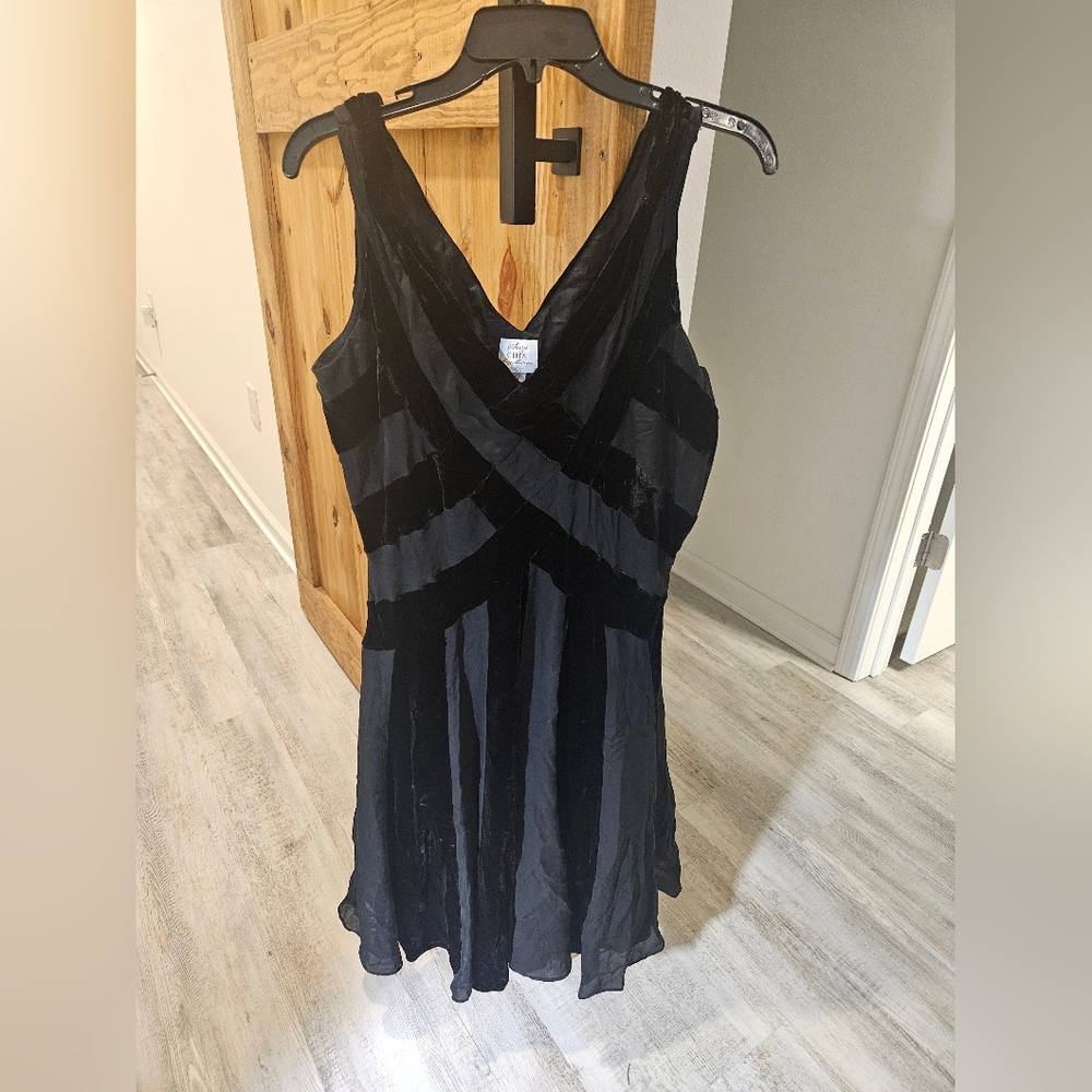 Suzi Chin for Maggy Boutique Elegant Black Sleeveless Dress.